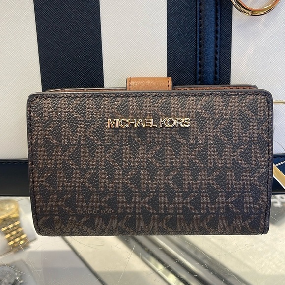 MICHAEL KORS
Jet Set Travel Medium Bifold Zip Signature Logo Wallet 
Brown 
NWT - Picture 2 of 16